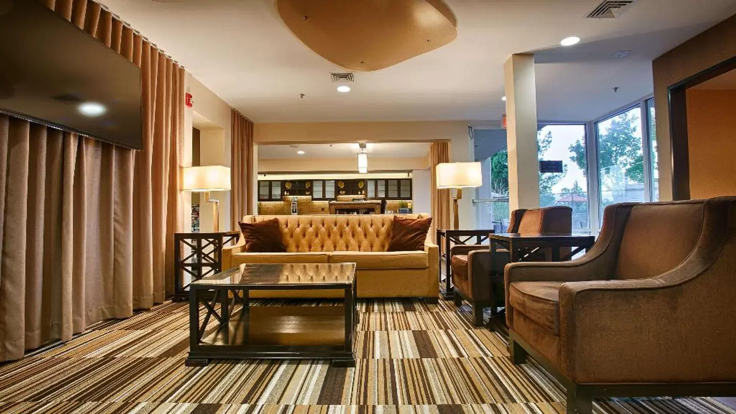 Best Western PLUS Rancho Cordova Inn BAR