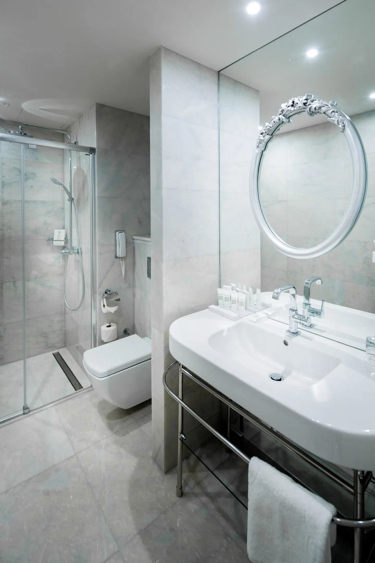 TITANIC Gendarmenmarkt Berlin BATHROOM