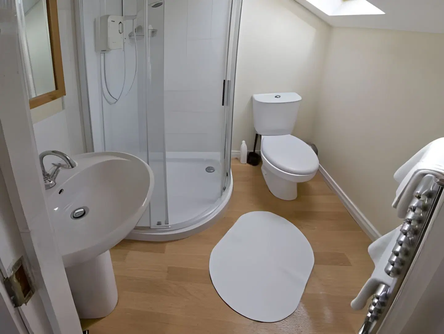 Somerton House BATHROOM