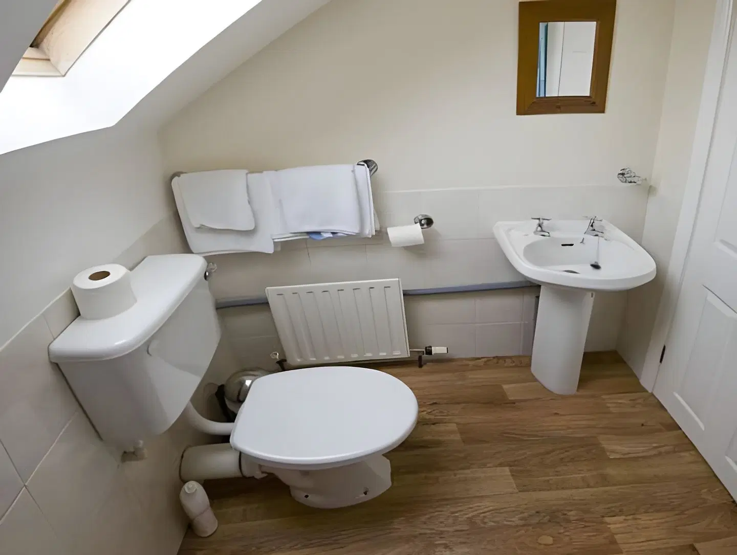 Somerton House BATHROOM