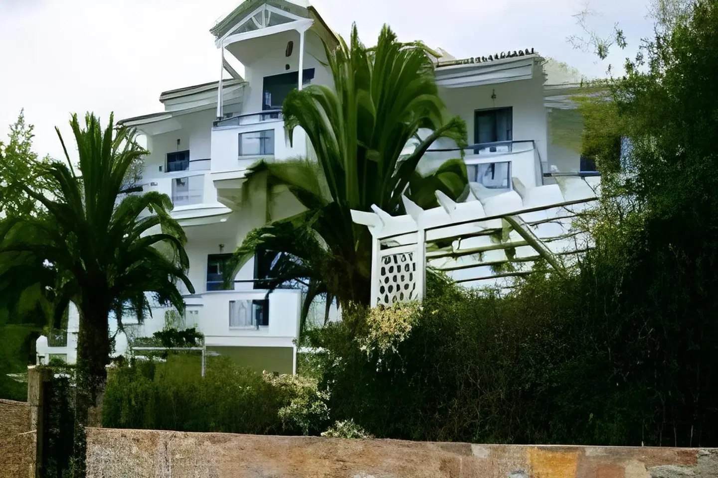 Agnadi Hotel EXTERIOR