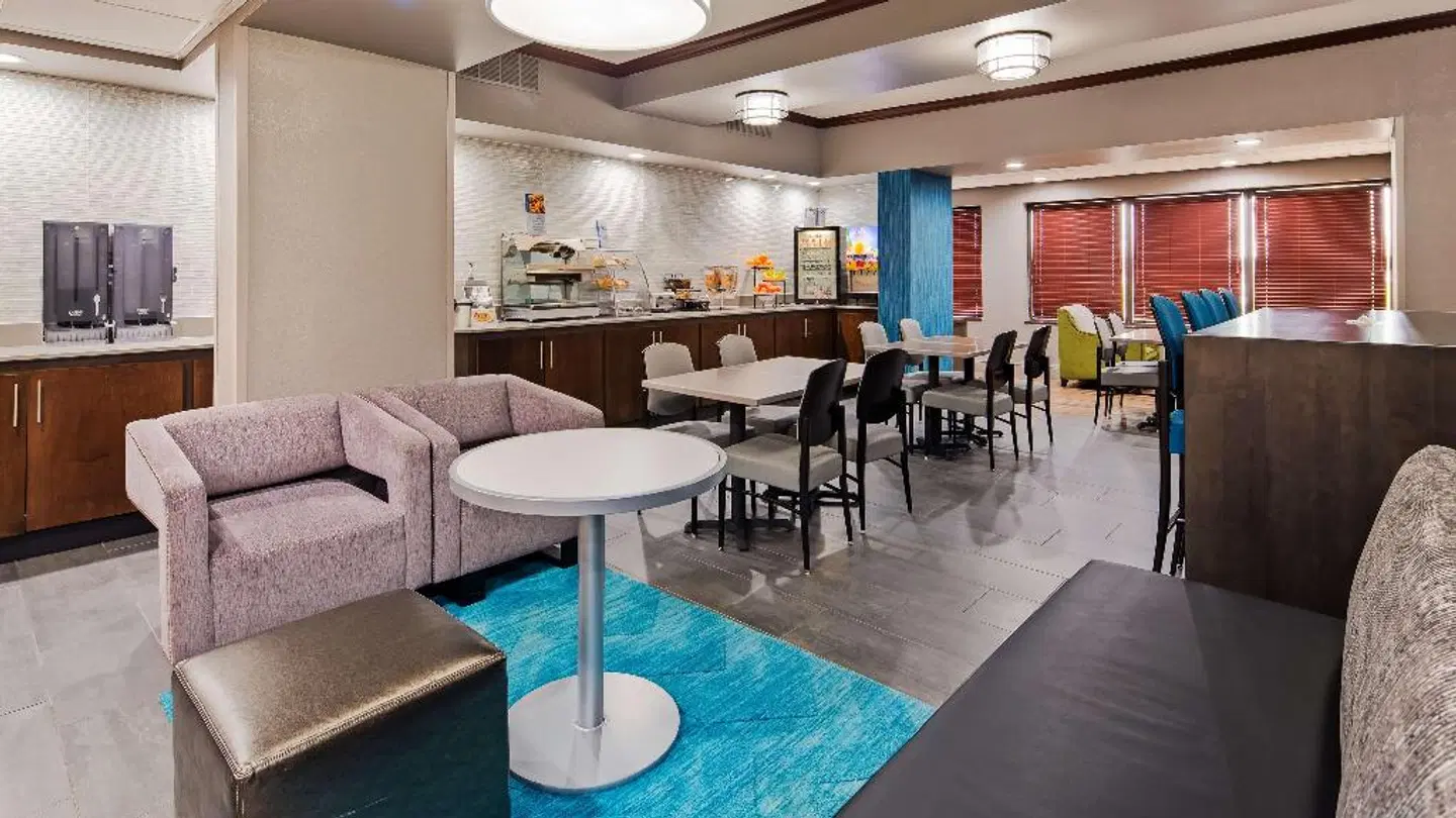 Best Western Plus Indianapolis NW Hotel Bar