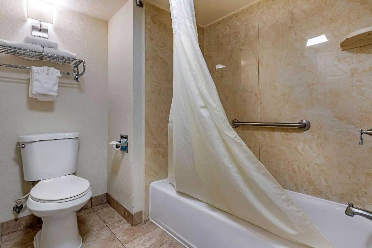 Best Western Town House Lodge Badezimmer