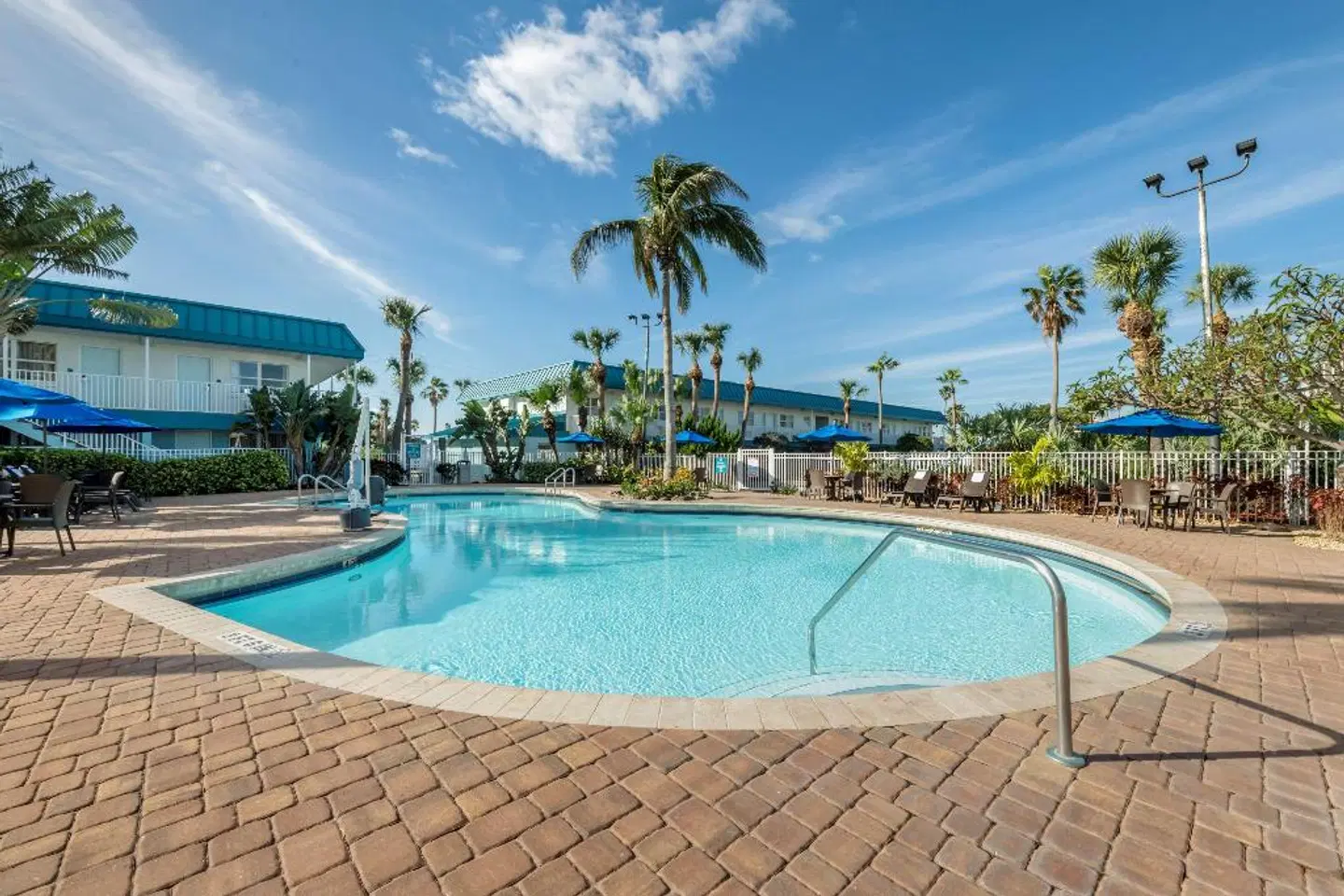 Best Western Cocoa Beach Hotel & Suites OUTDOOR_POOL