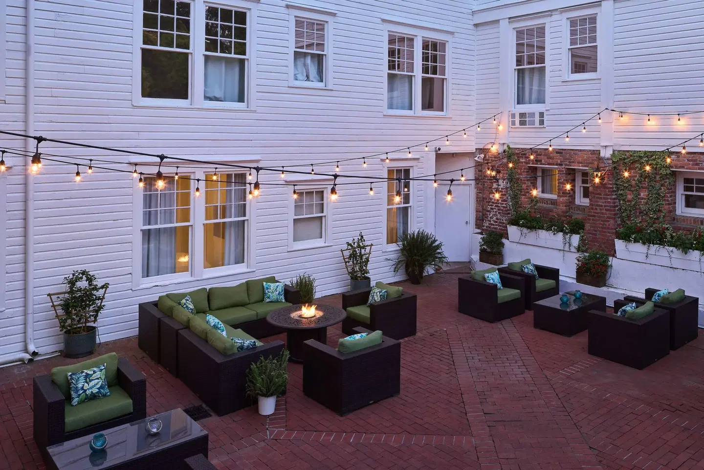 The Partridge Inn Augusta, Curio Collection by Hilton TERRACE