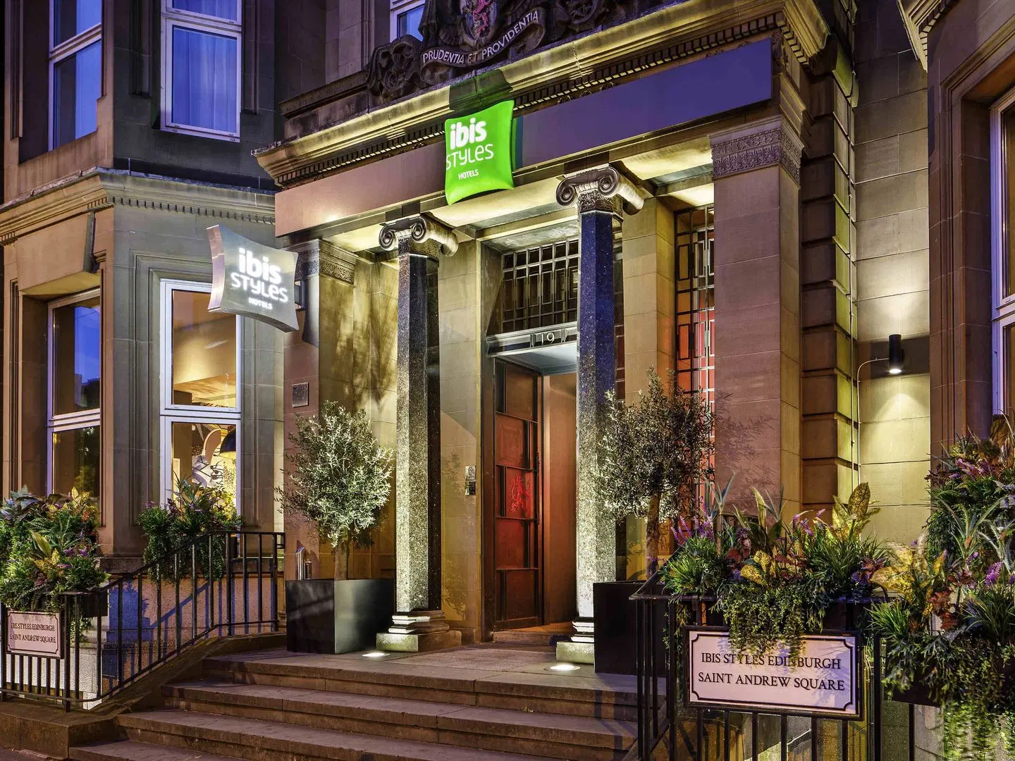 ibis Styles Edinburgh St Andrew Square EXTERIOR