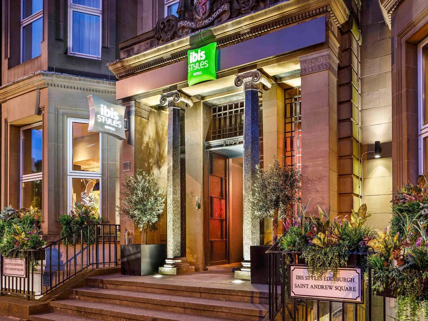 ibis Styles Edinburgh St Andrew Square EXTERIOR