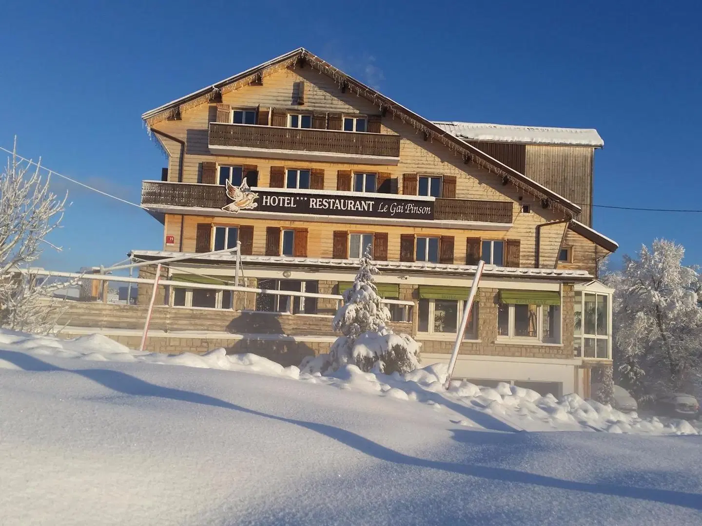 Hôtel Restaurant Le Gai Pinson EXTERIOR