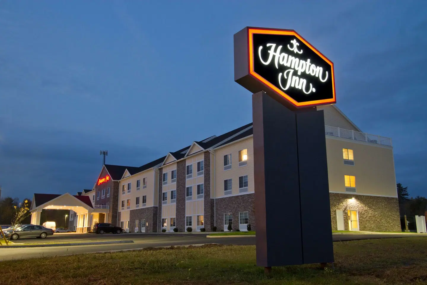 Hampton Inn Bangor EXTERIOR