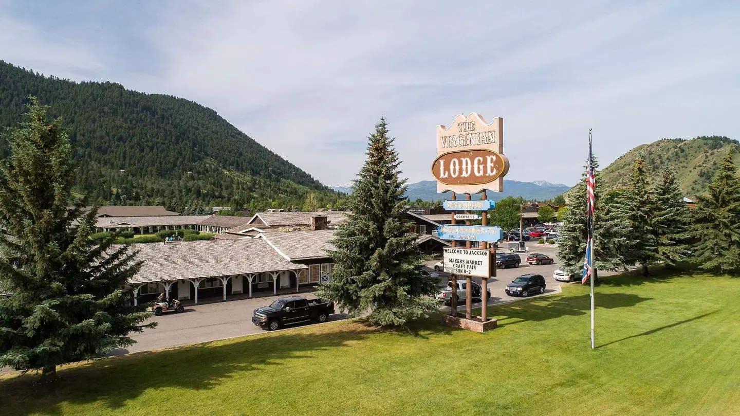 Virginian Lodge EXTERIOR