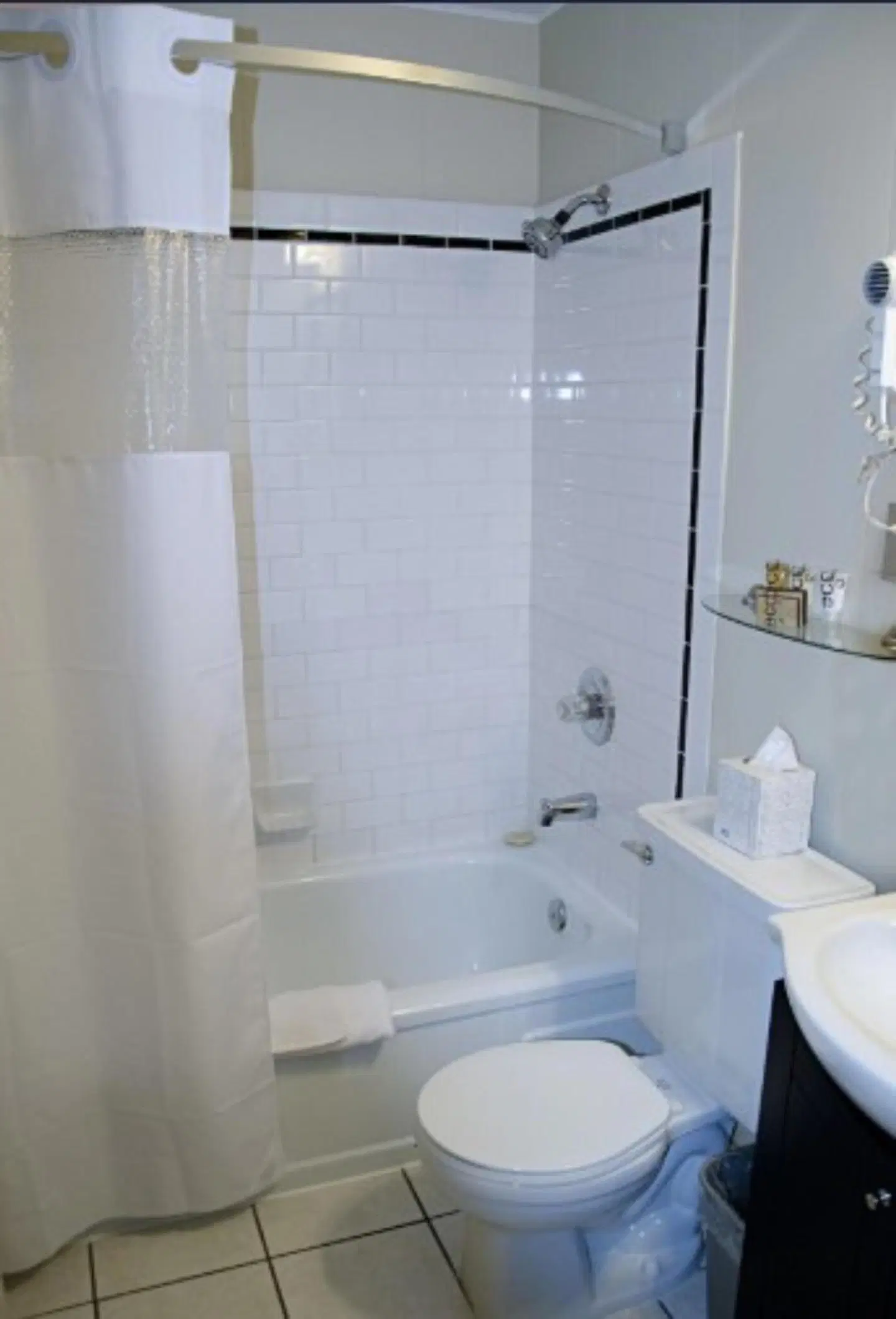 The Plaza Hotel BATHROOM