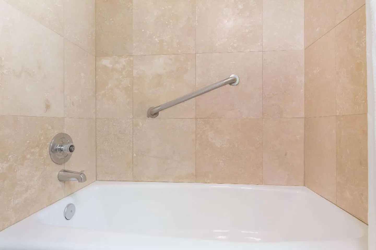 Ramada by Wyndham Ely BATHROOM