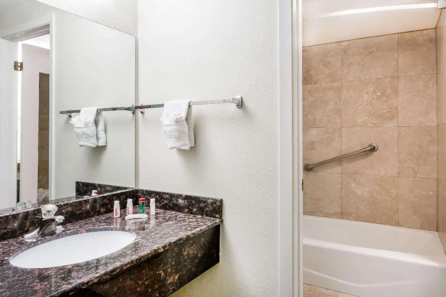 Ramada by Wyndham Ely BATHROOM