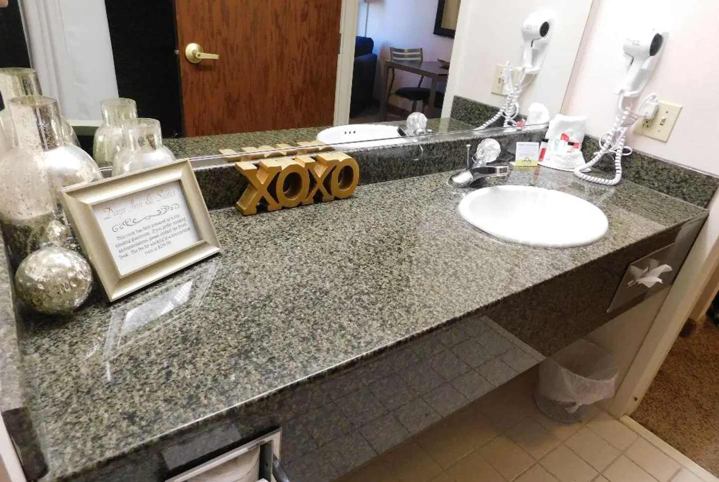 Days Inn & Suites by Wyndham Pocahontas BATHROOM