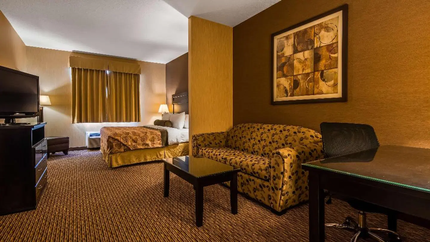 Best Western Plus Estevan Inn & Suites ROOM_EXAMPLE