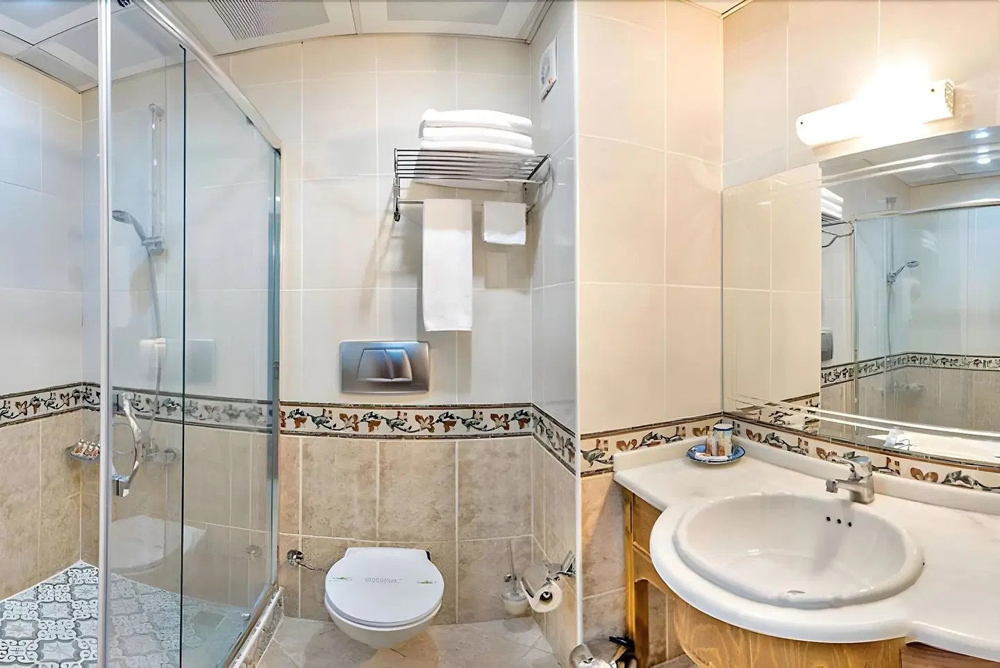 Seven Hills Hotel Badezimmer