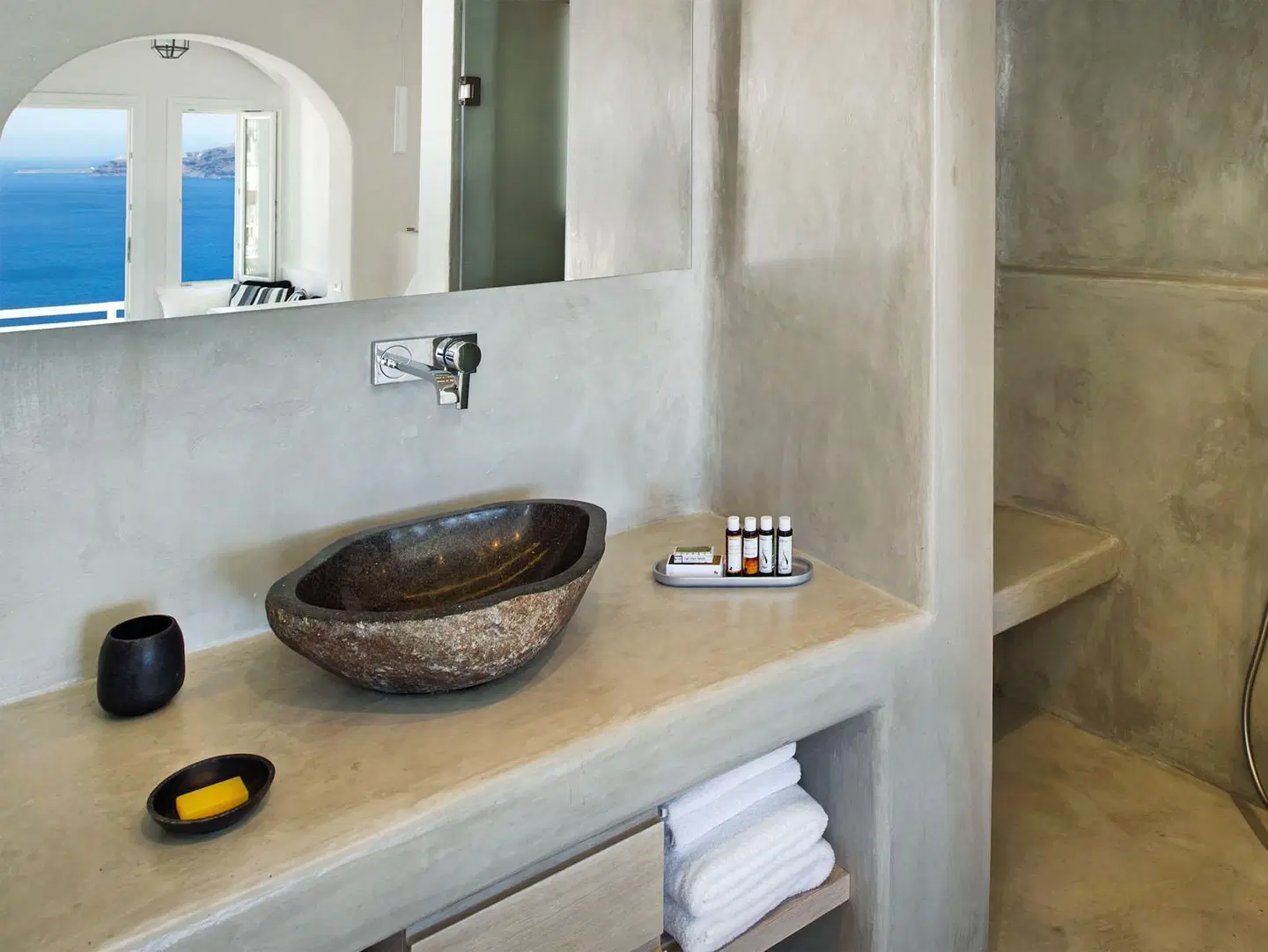 Porto Fira Suites Badezimmer