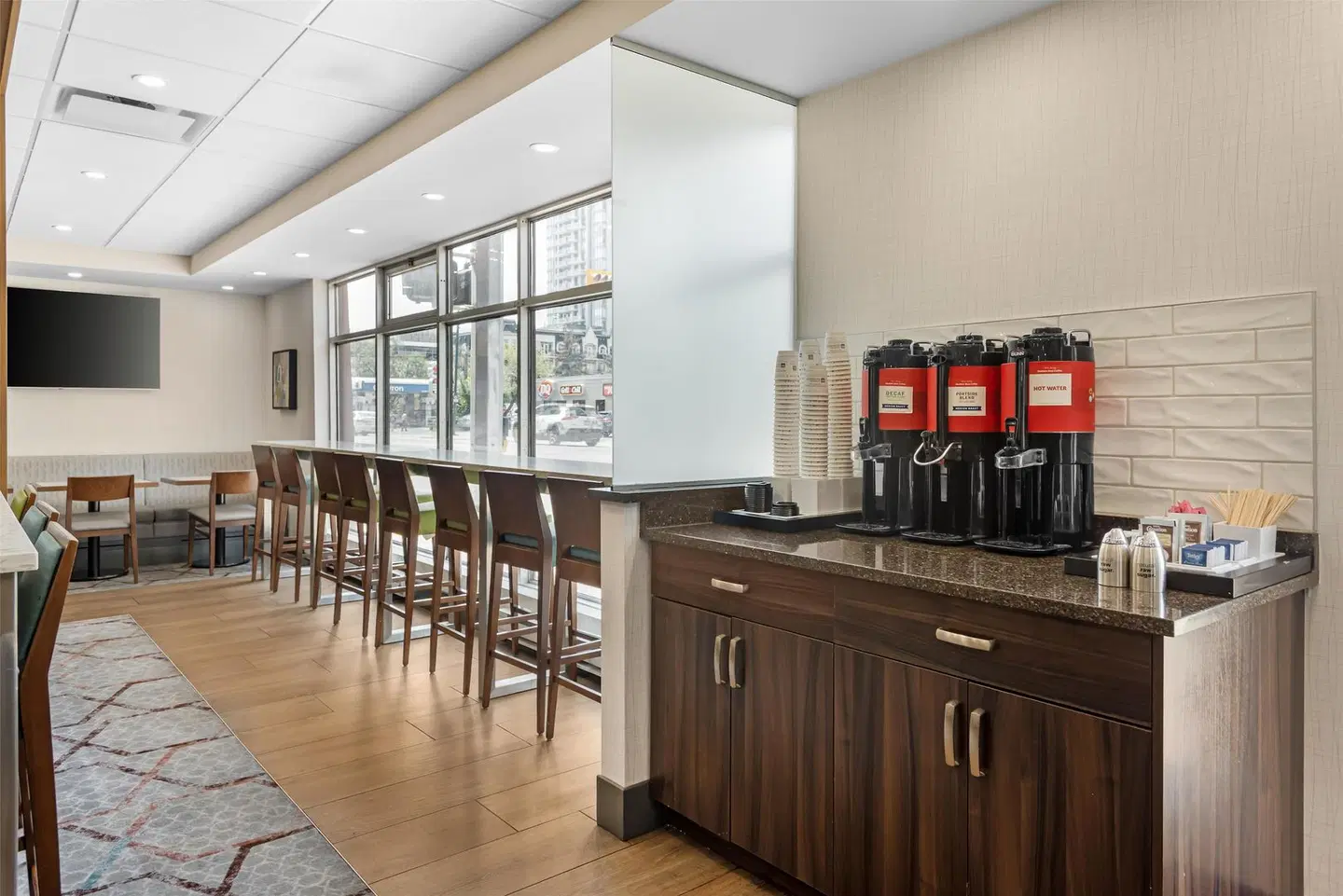 Best Western Plus Suites Downtown Calgary BAR