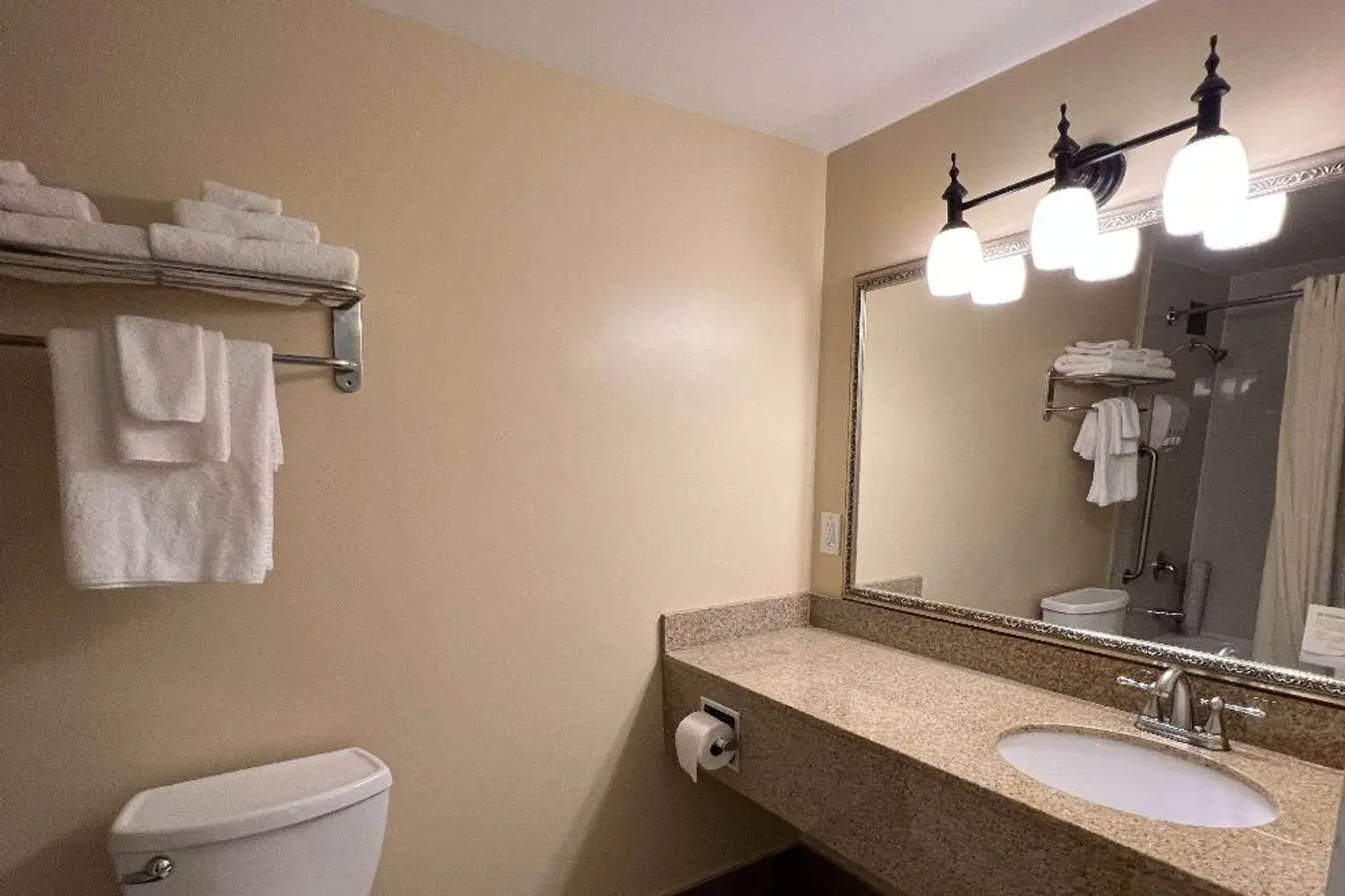 Ramada by Wyndham London BATHROOM