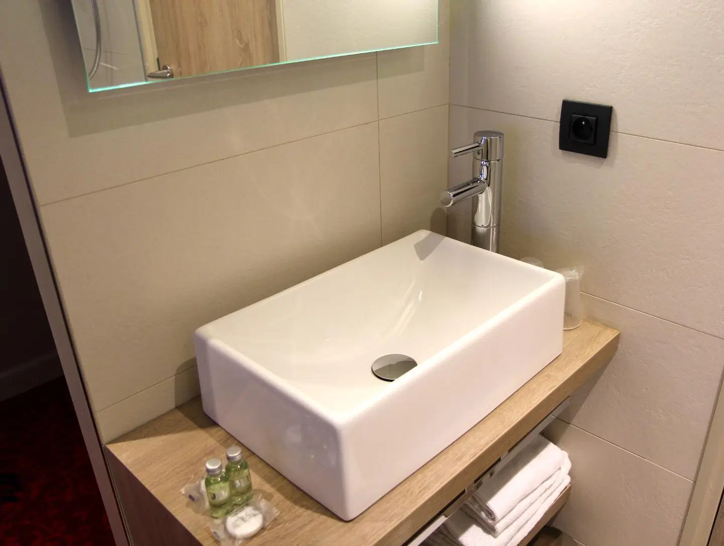 Best Western Hotel Le Montmartre Saint Pierre Badezimmer