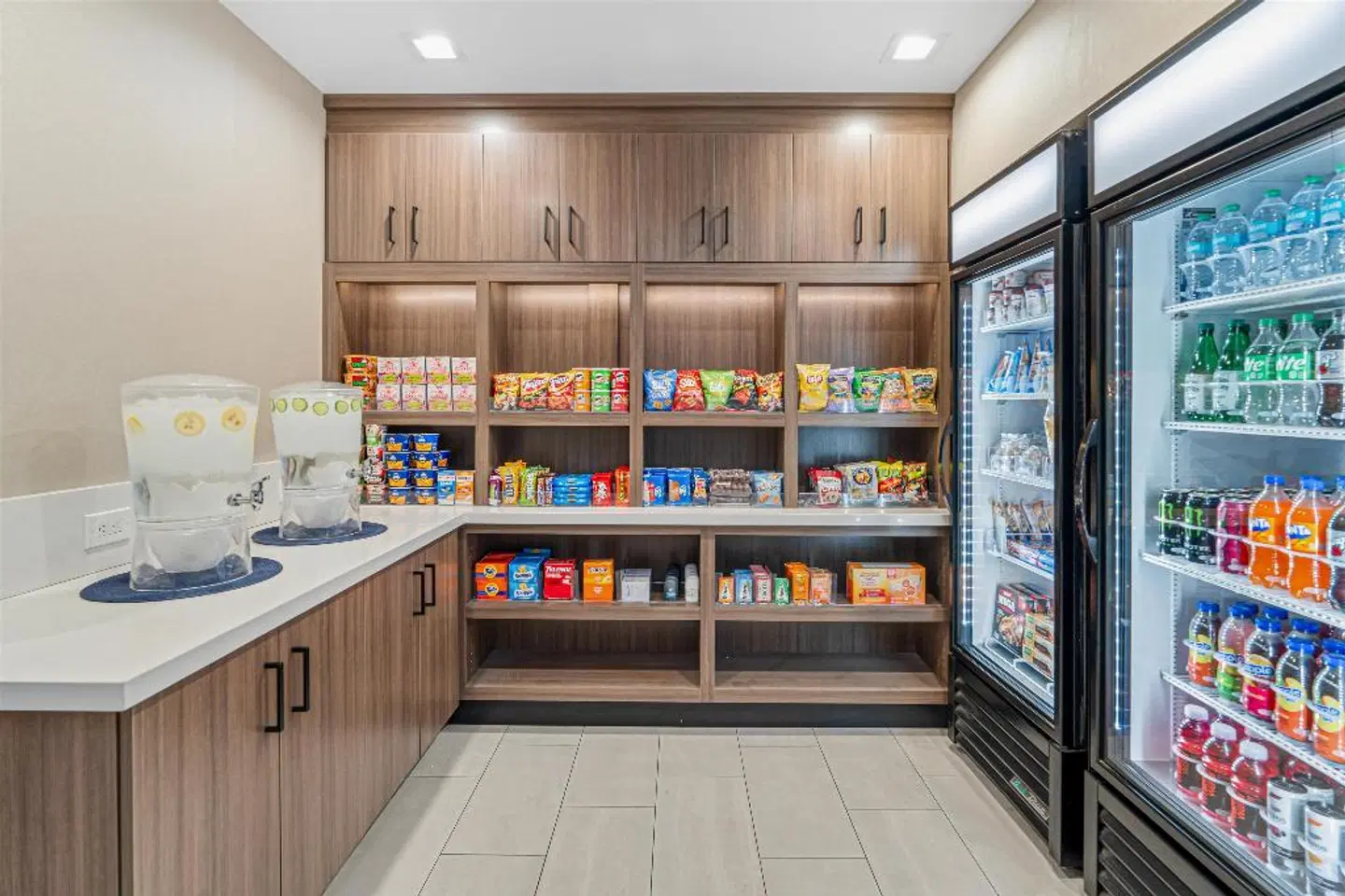 Best Western Valencia/Six Flags Inn & Suites Bar