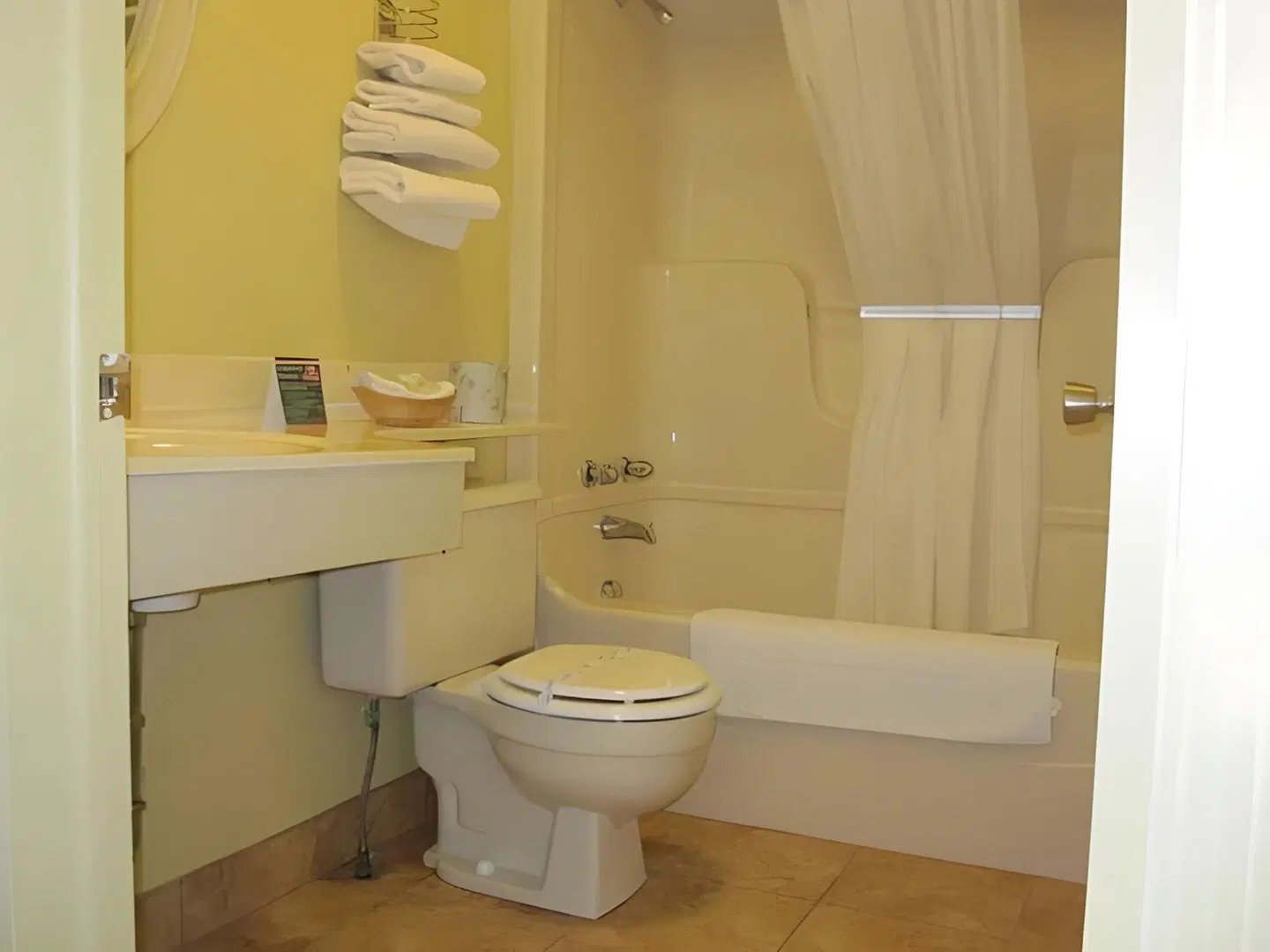 Shallow Bay Motel & Cabins Conference Centre BATHROOM