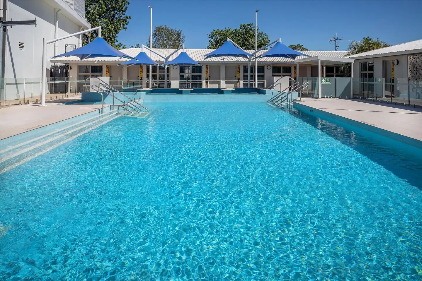 The Cambridge Kununurra OUTDOOR_POOL