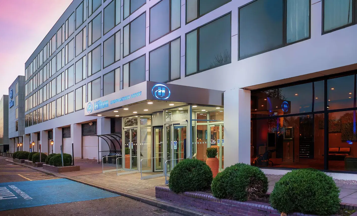 Hilton Gatwick Airport EXTERIOR
