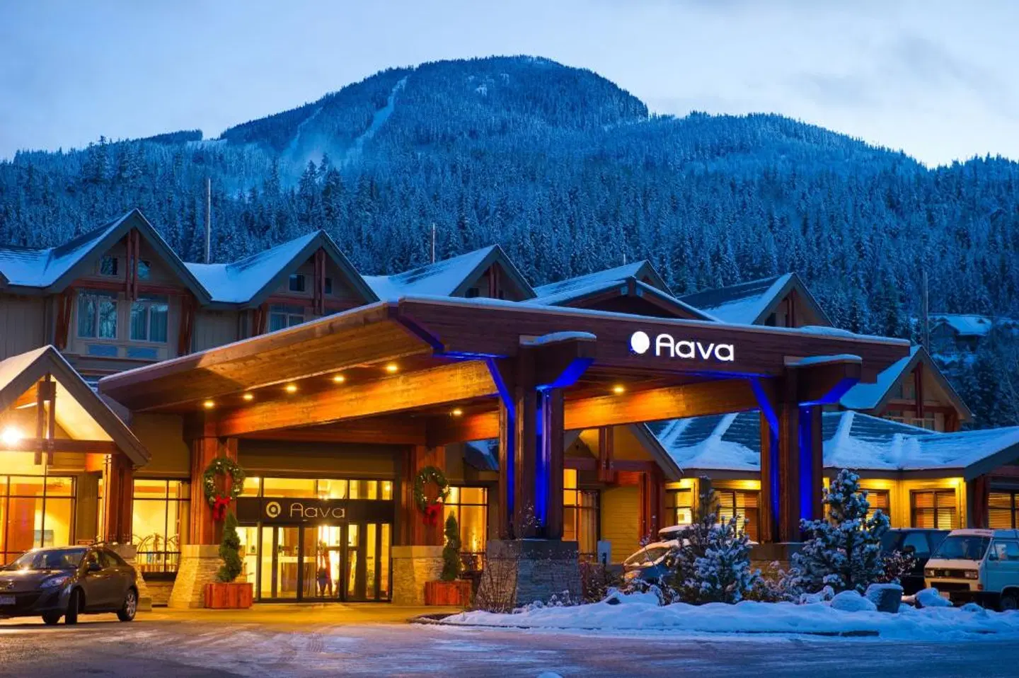 Aava Whistler Hotel EXTERIOR