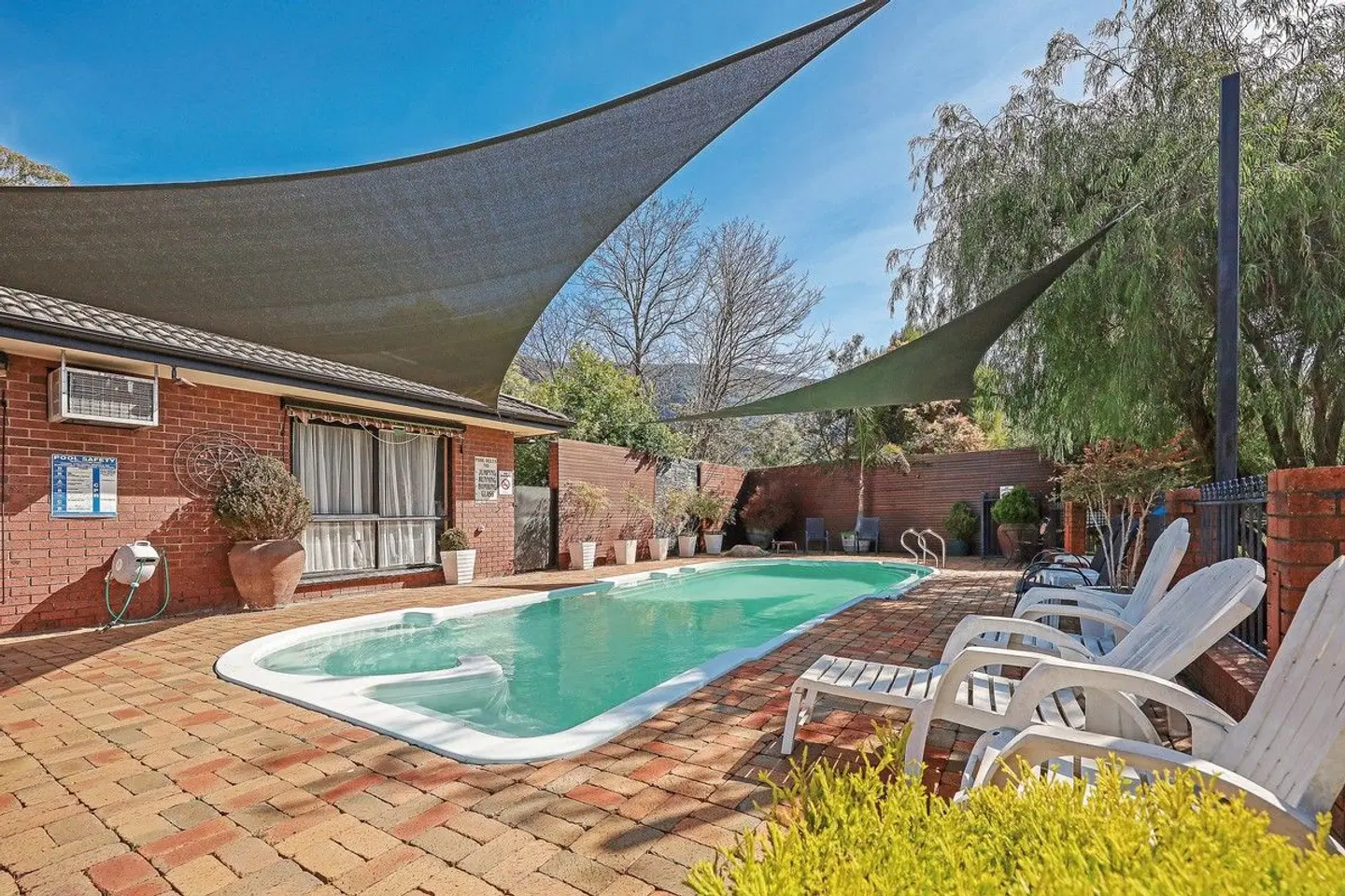 Country Plaza Halls Gap INDOOR_POOL