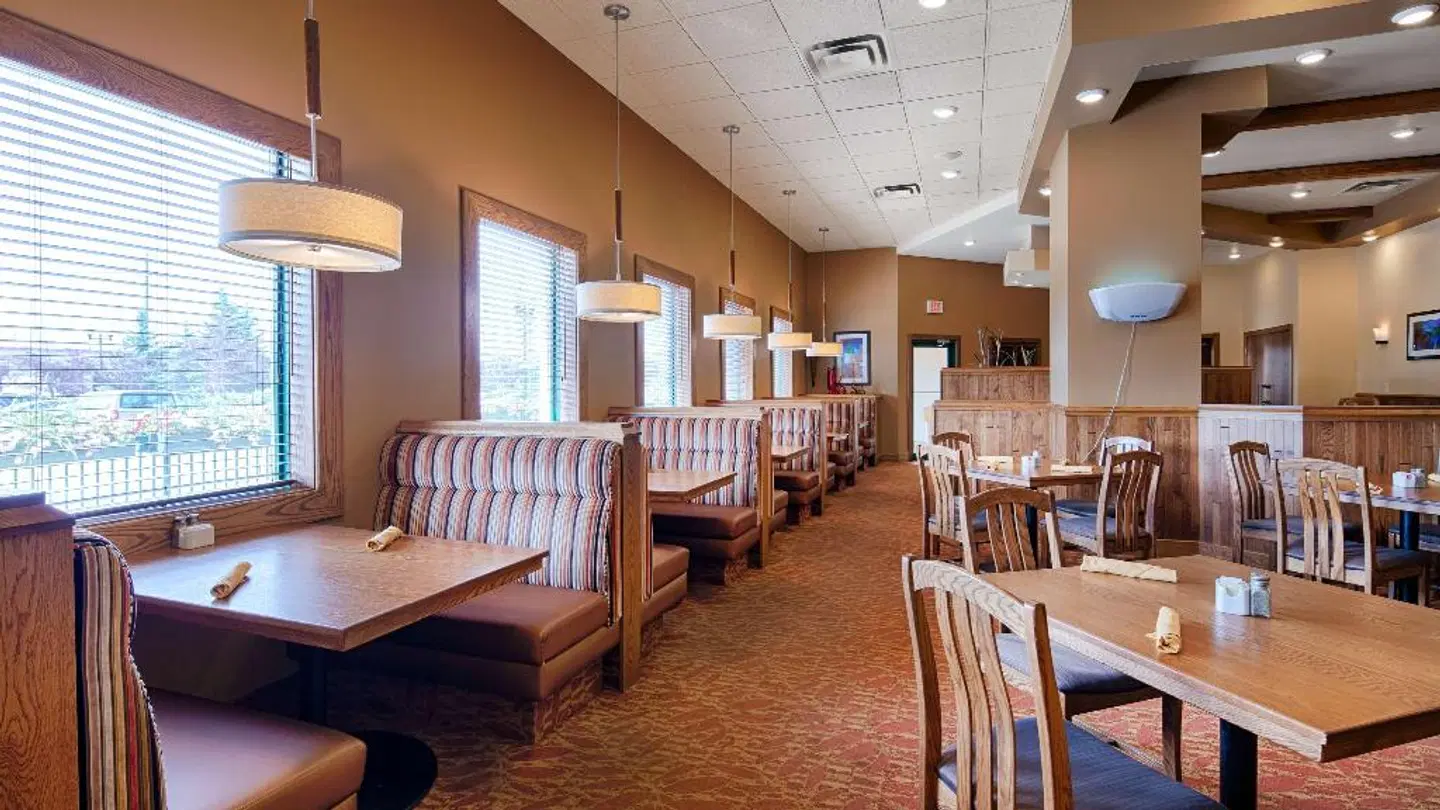 Best Western Plus Winnipeg Airport Hotel RESTAURANT