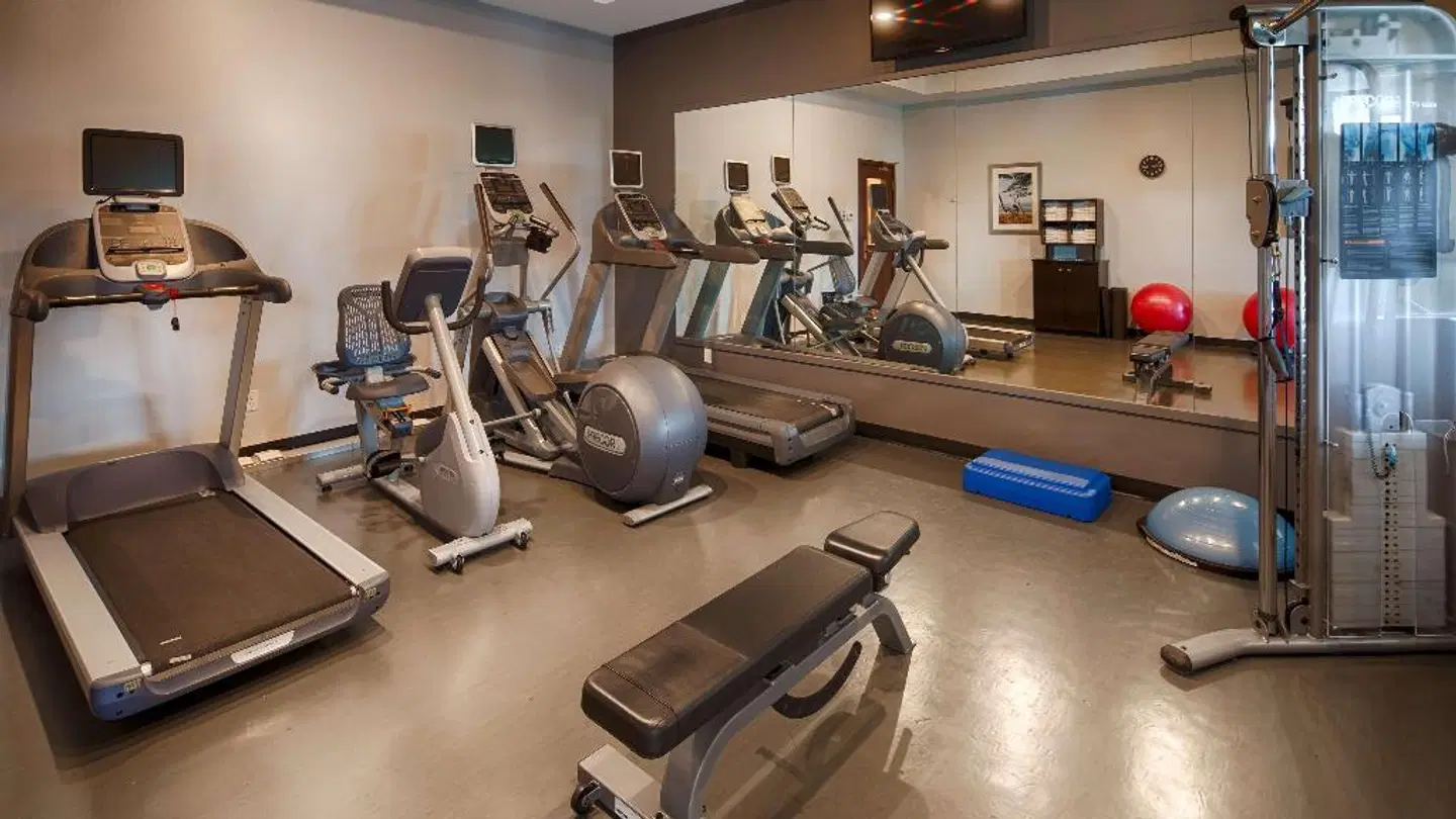 Best Western Plus Winnipeg Airport Hotel SPORTS_AND_LEISURE