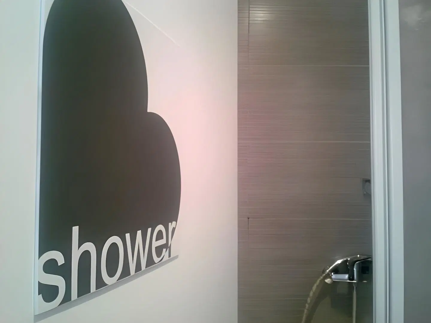 Whole Wide World Hostel & Bar EXTERIOR