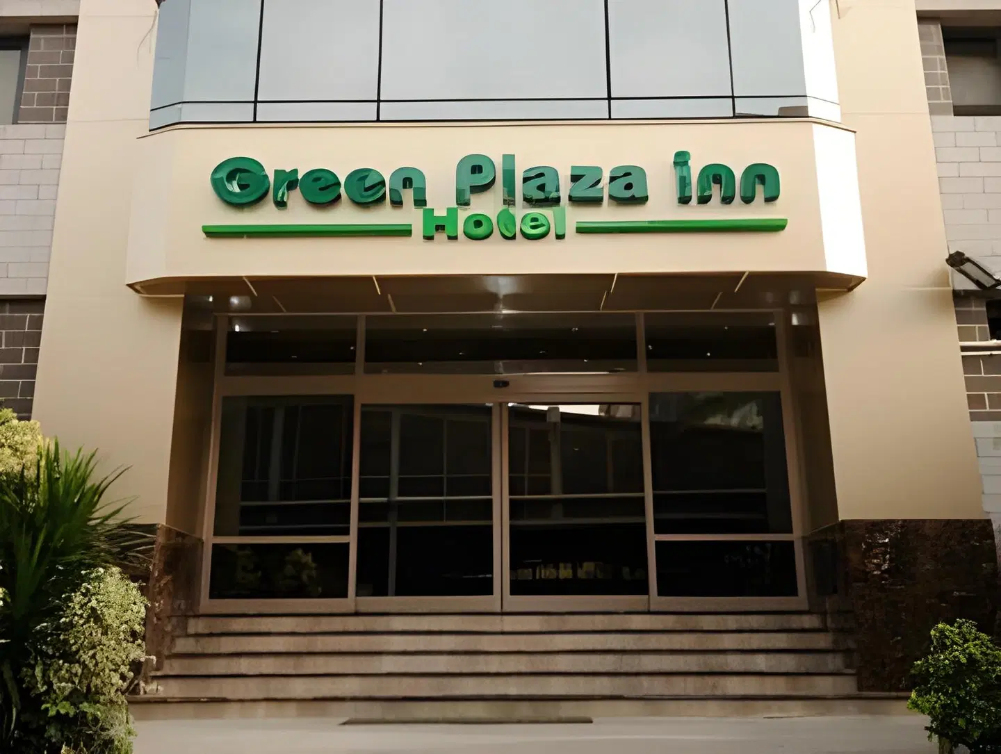 Green Plaza Inn EXTERIOR