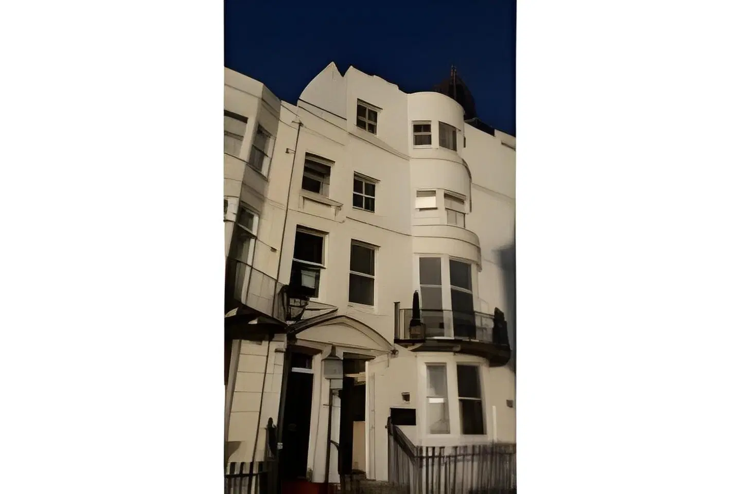 Hamptons Brighton EXTERIOR