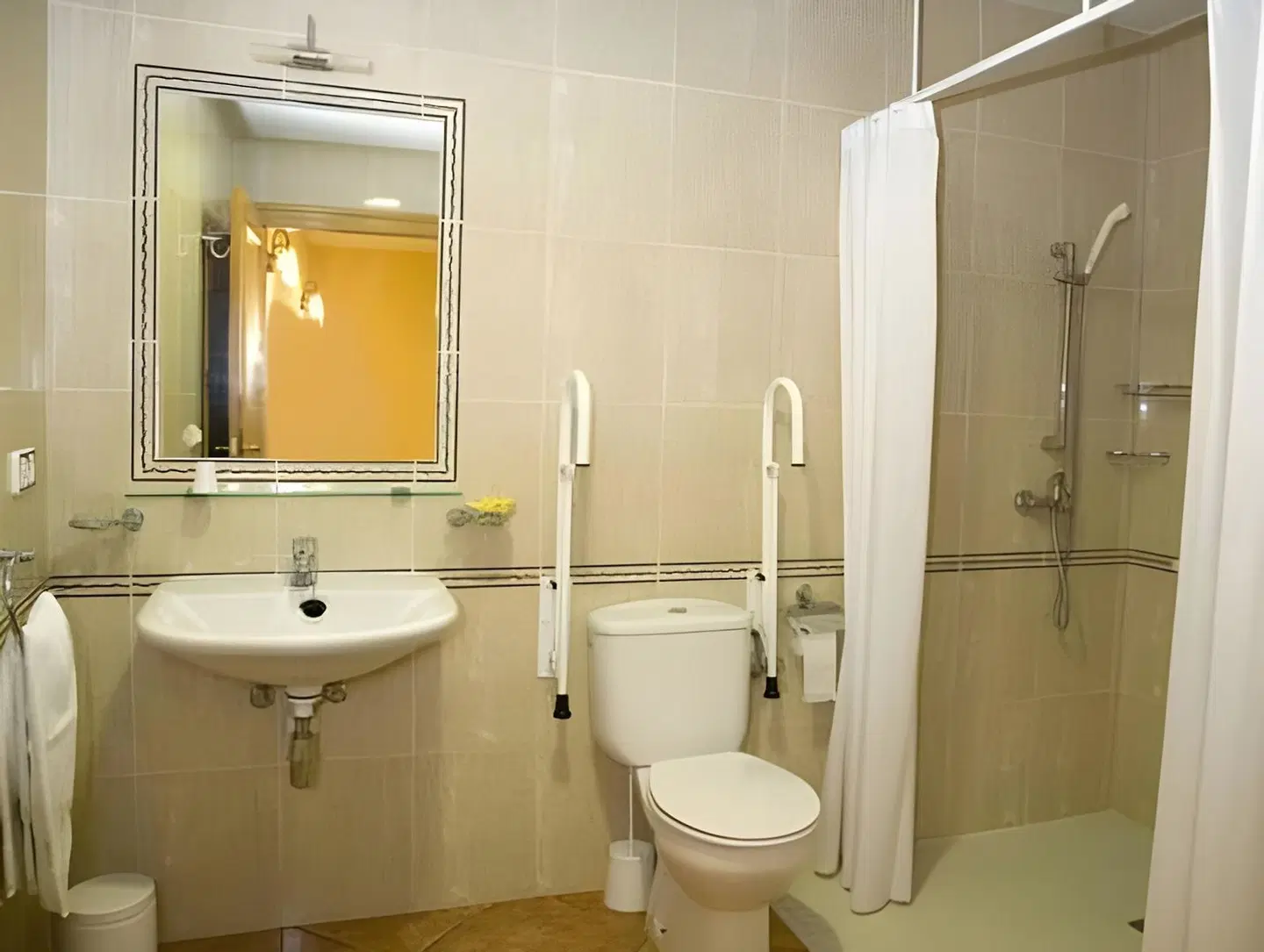 Antiguo Casino de los Arribes BATHROOM