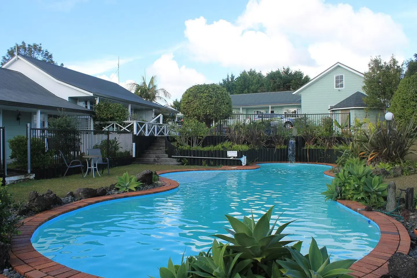Ash Grove Boutique Motel OUTDOOR_POOL