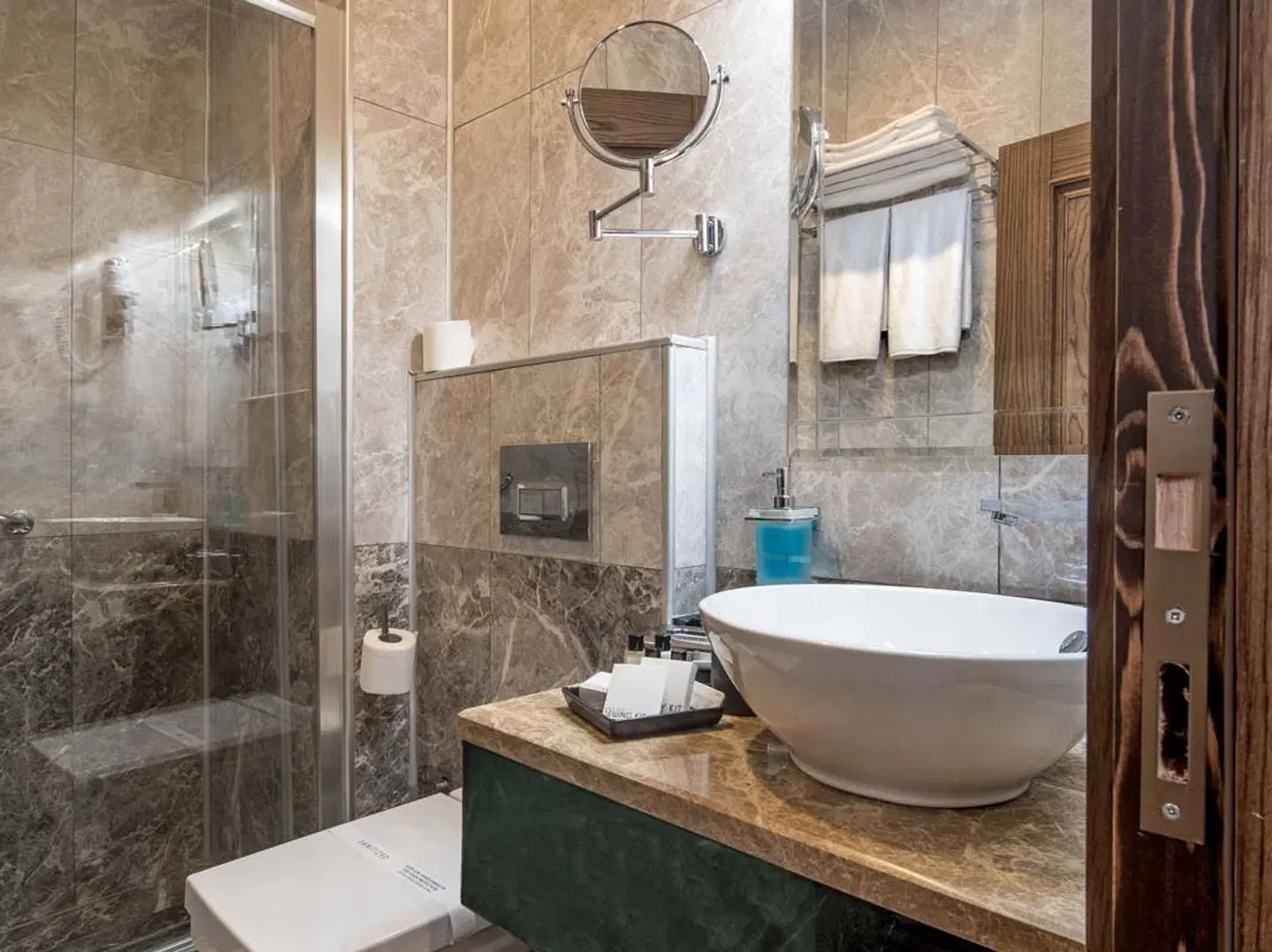 Perapolis Hotel Badezimmer