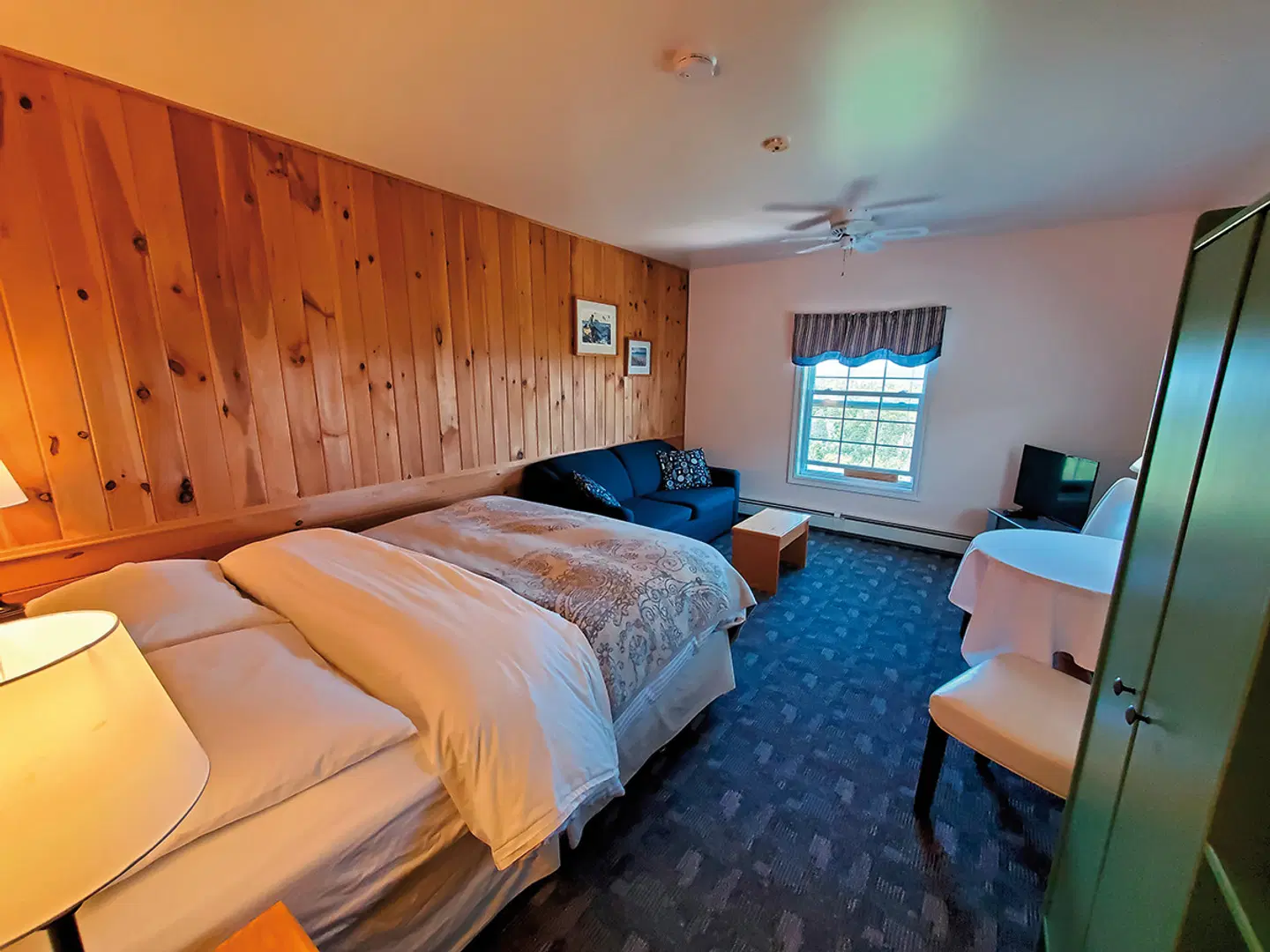 Castle Rock Country Inn ROOM_EXAMPLE