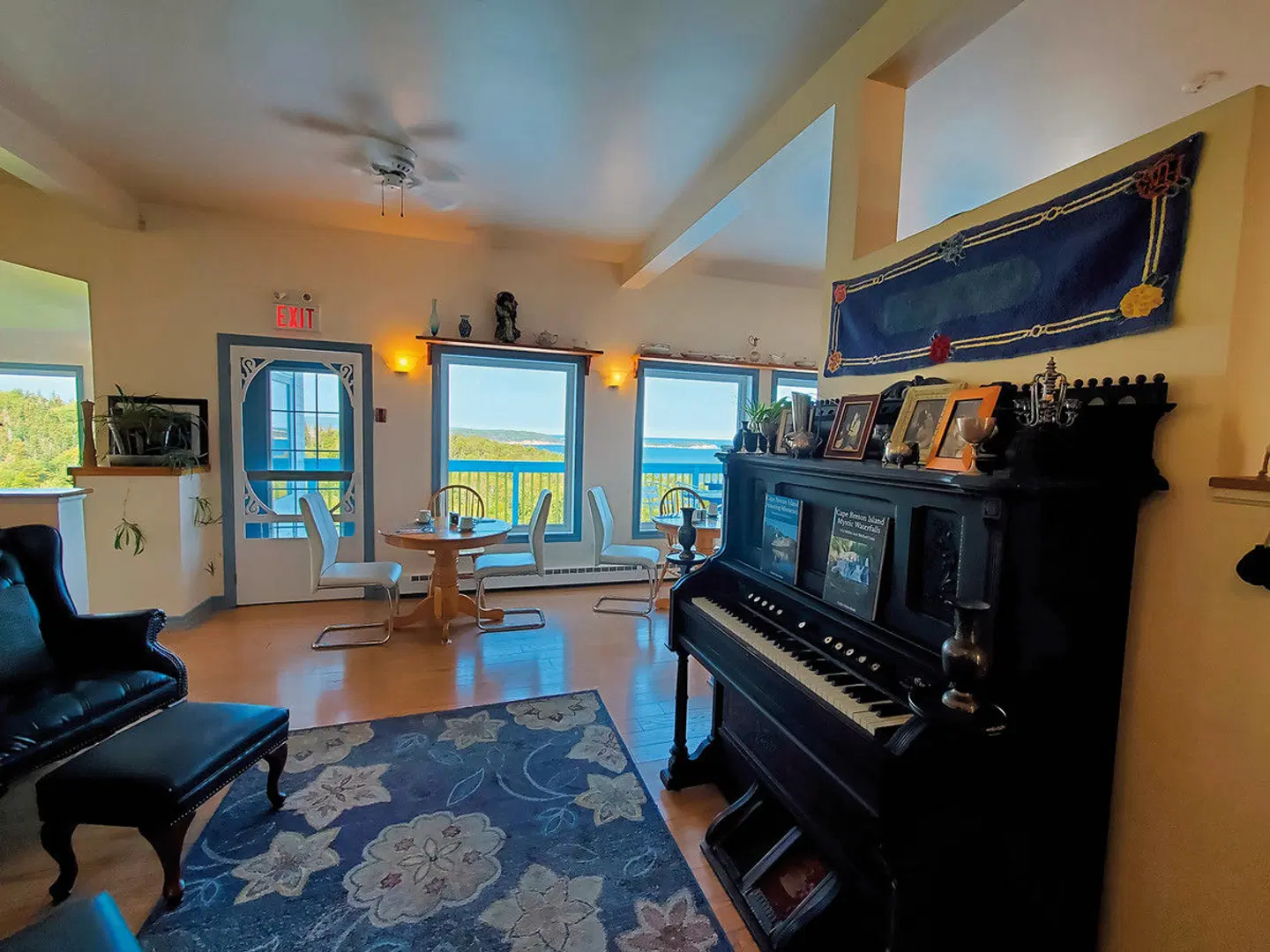 Castle Rock Country Inn ROOM_EXAMPLE