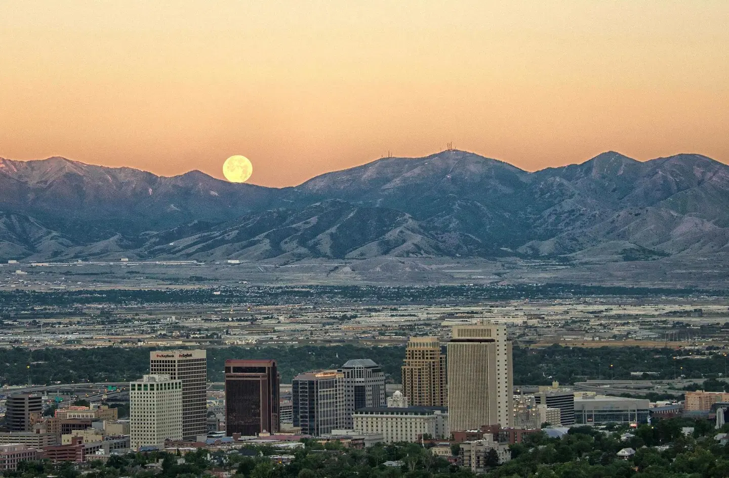 Hyatt Place Salt Lake City Airport EXTERIOR