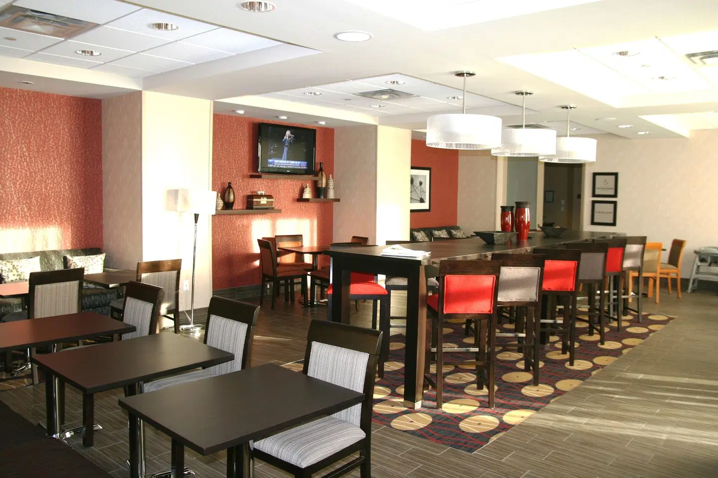 Hampton Inn by Hilton Fort Saskatchewan Bar