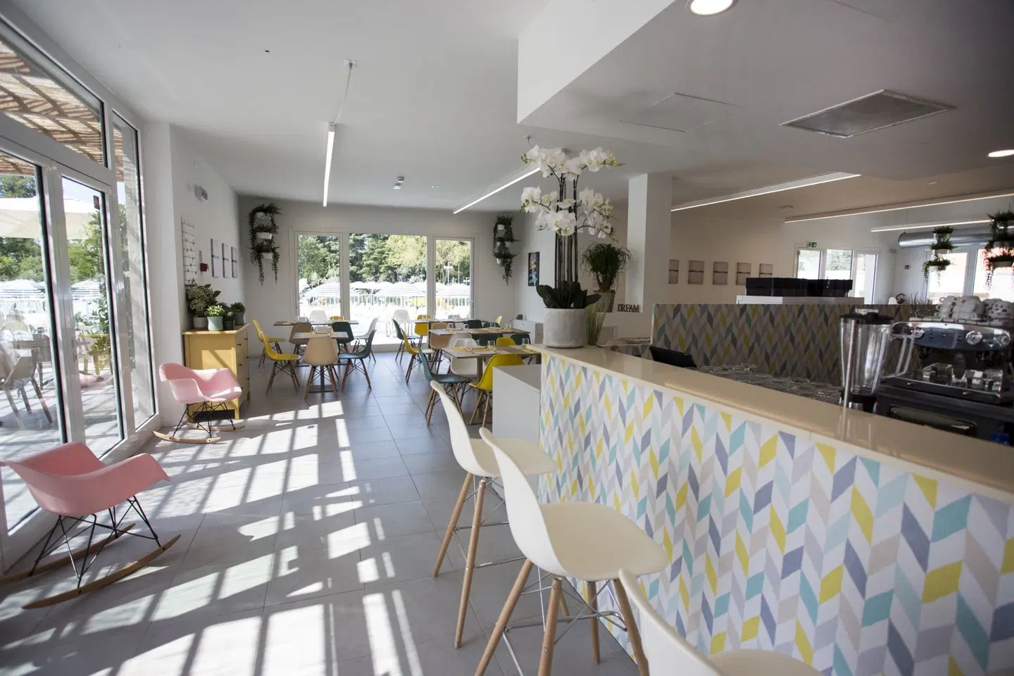 Sisan Family Resort Bar