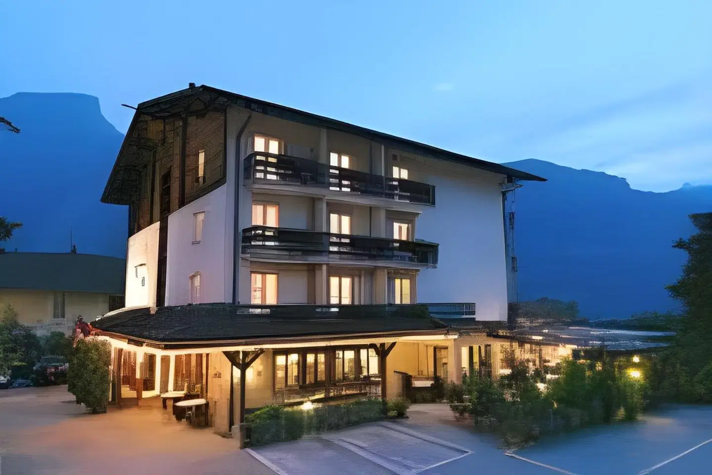 Hotel Brienz EXTERIOR
