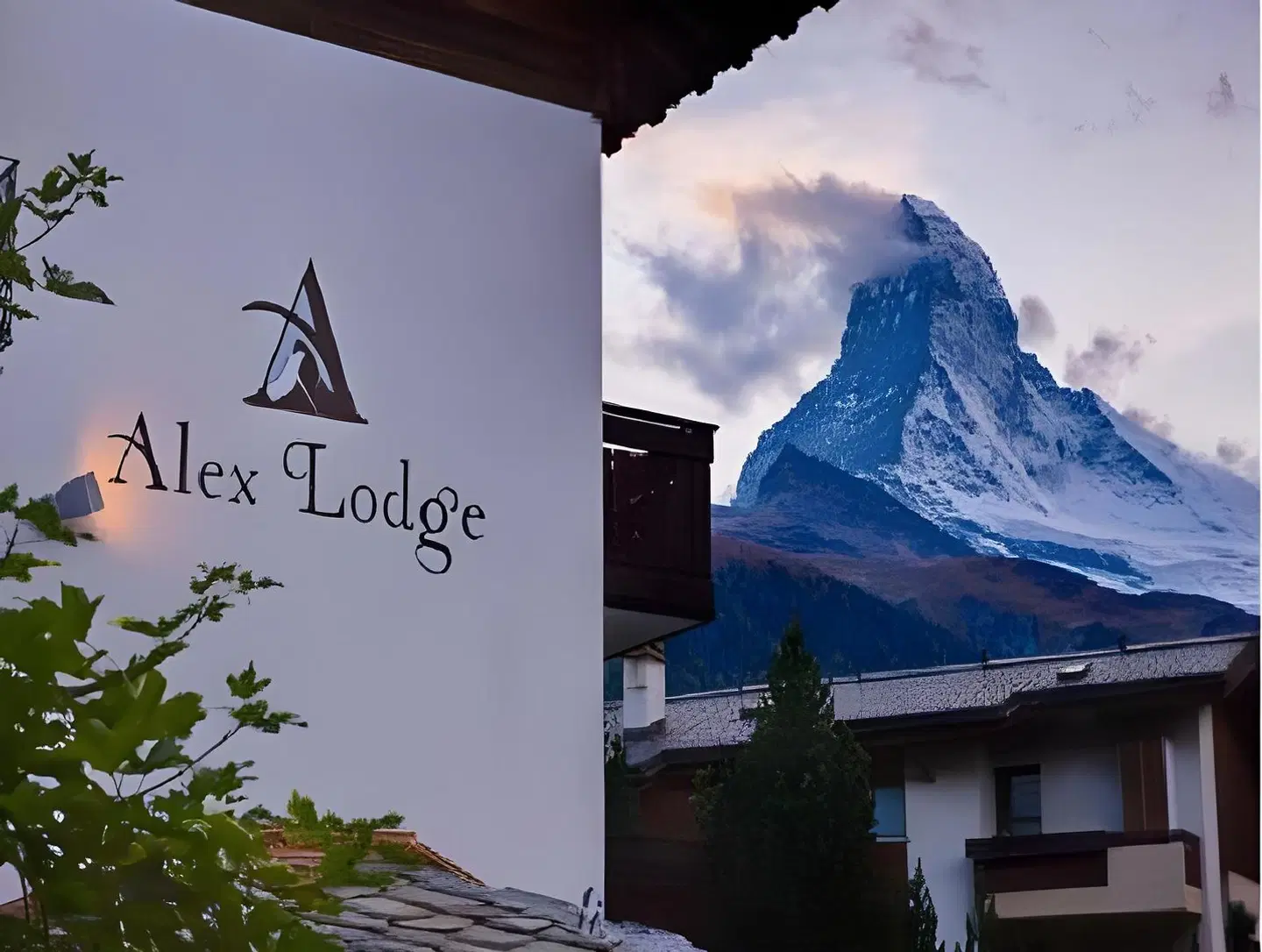 Alex Lodge EXTERIOR