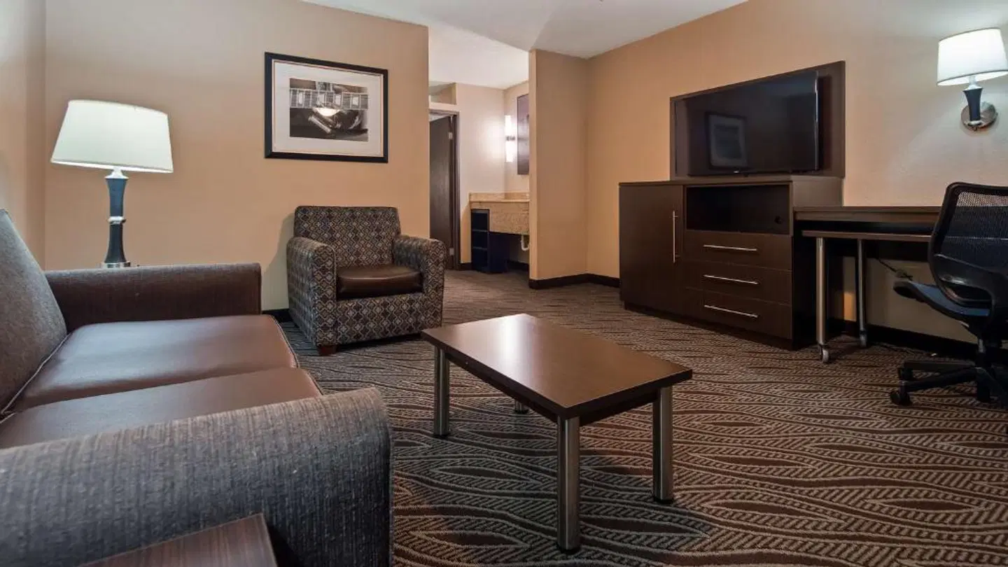 Best Western Galleria Inn & Suites Memphis ROOM_EXAMPLE