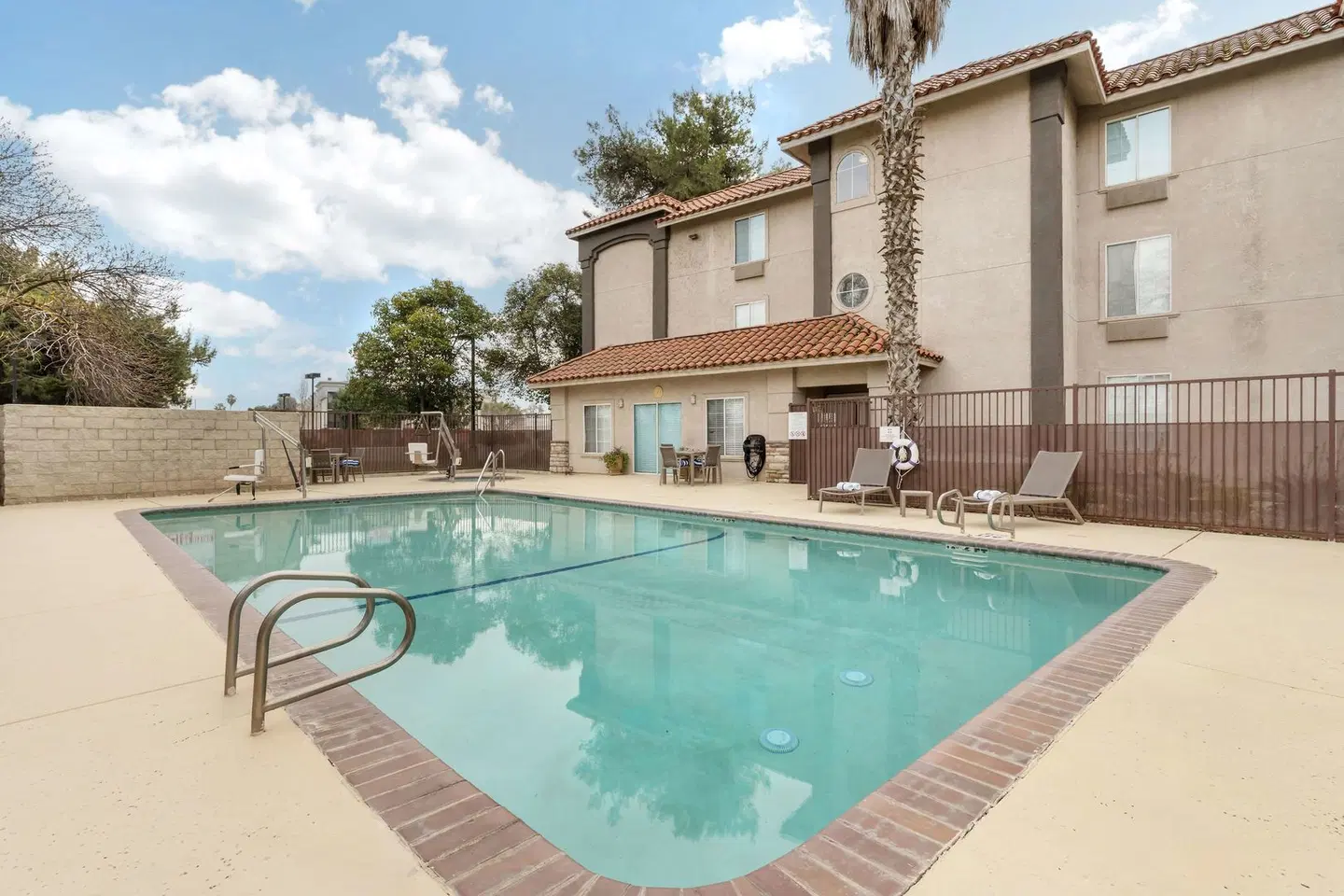 Best Western Visalia Hotel OUTDOOR_POOL