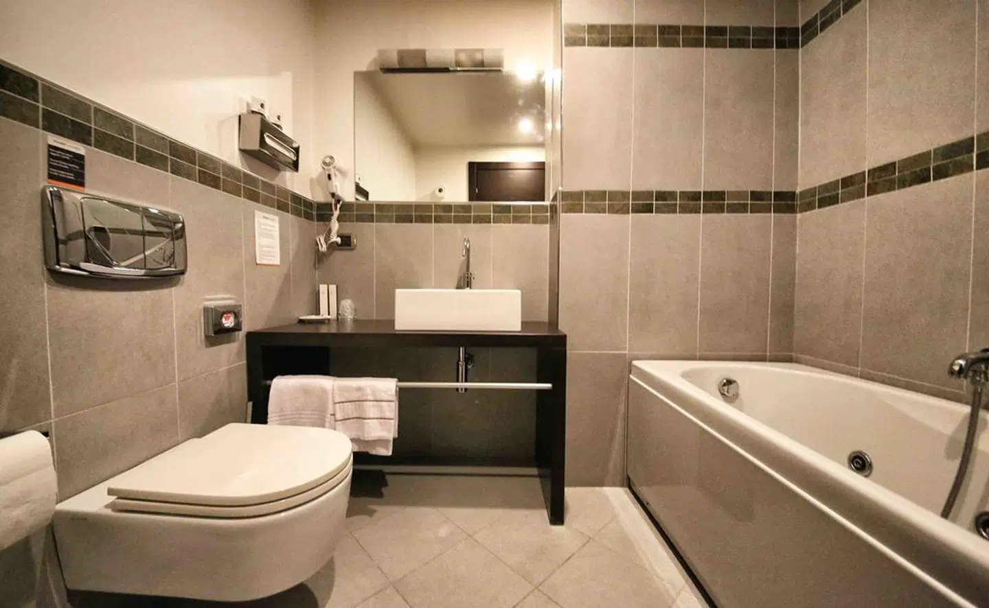 Vercelli Palace Hotel BATHROOM