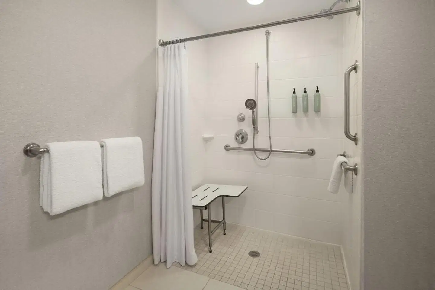 Courtyard by Marriott Scottsdale Salt River BATHROOM