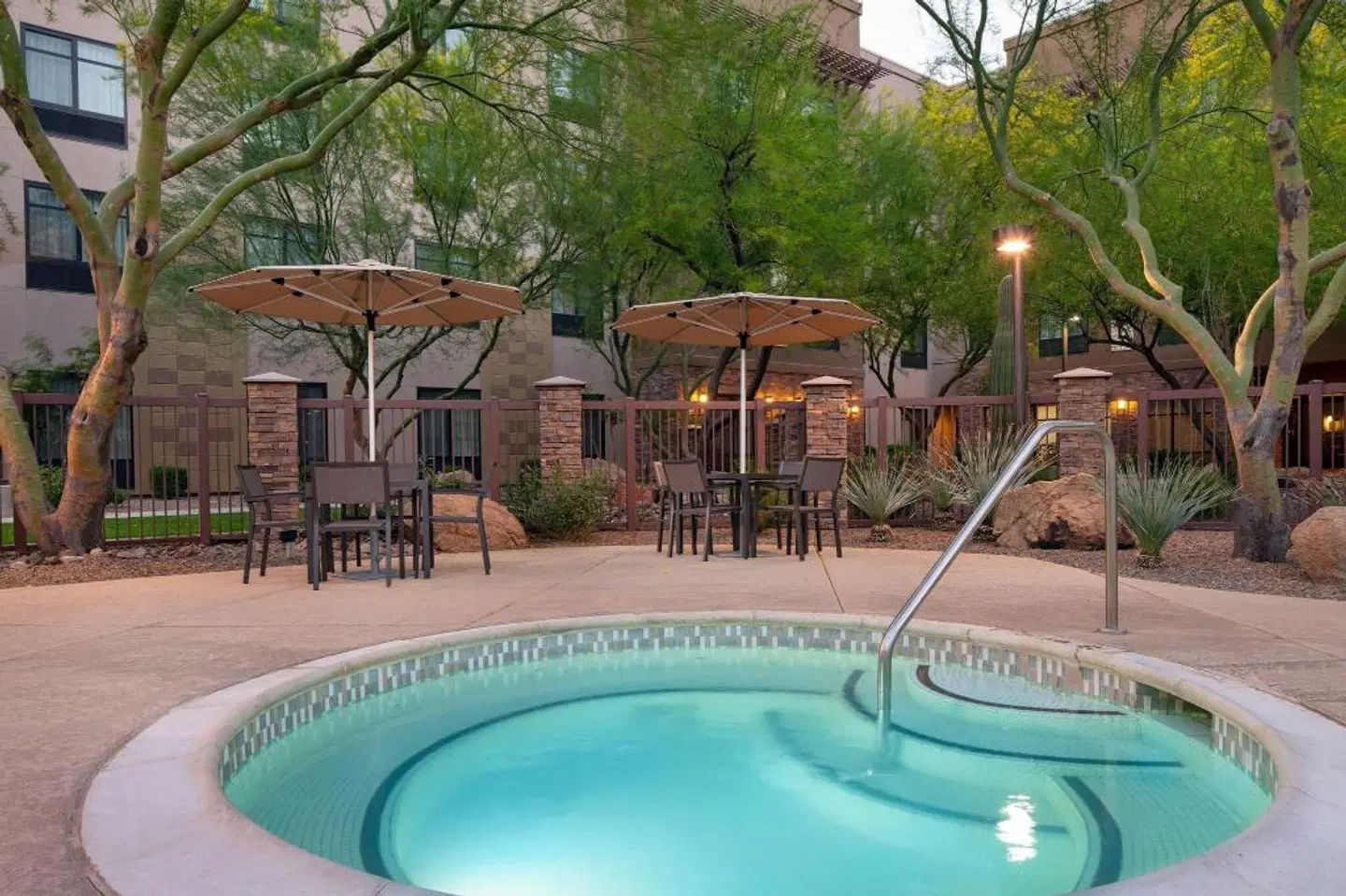 Courtyard by Marriott Scottsdale Salt River OUTDOOR_POOL